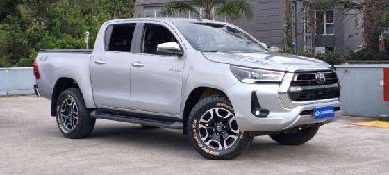 TOYOTA HILUX 2.8 D-4D TURBO DIESEL CD SRX 4X4 AUTOMÁTICO TOYOTA HILUX 2.8 D-4D TURBO DIESEL CD SRX 4X4 AUTOMÁTICO